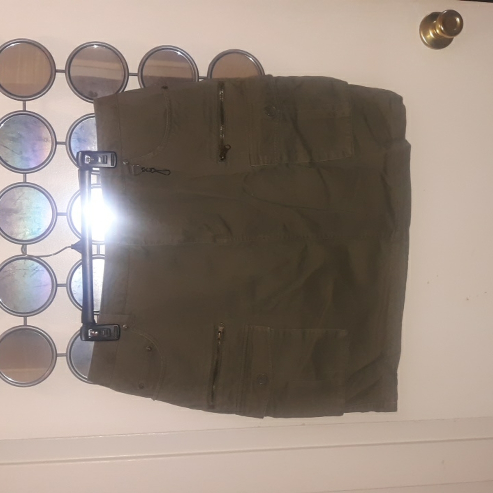 🌺OLIVE GREEN SKIRT